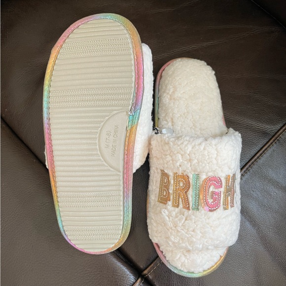 Women's Medium “Merry” & “Bright”Muslin White Sherpa Open-Toe Slipper - Picture 5 of 5